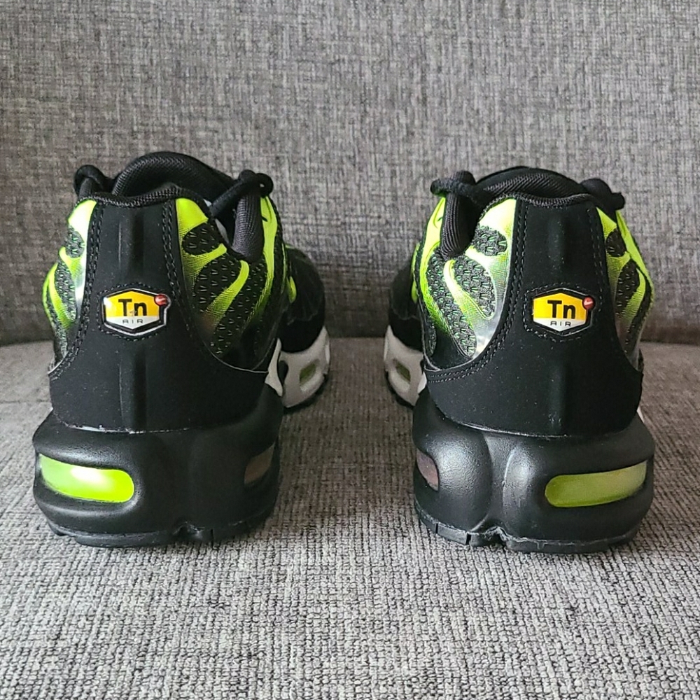 NIKE - AIR MAX PLUS (Black Volt) - Picture 5 of 10